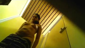 Esposa india provocando a la cámara