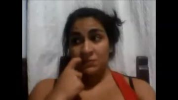 Jeune Argentine jouissant d'un tchat webcam