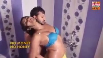 Sexy Masala chick enjoying an awesome snog in the shower