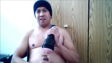 Asian guy masturbates in homemade video