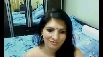 Beautiful aunt webcam tease