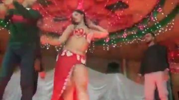 Hot Egyptian babe seductive dance