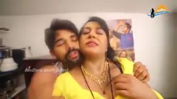 Sexy Telugu MILF enjoying a marvelous snog in her kitchen