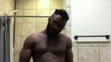 Stud with large dick in solo show