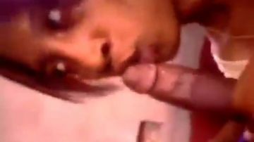 Indian babe uses her throat