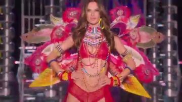 Desafío de pajas con Alessandra Ambrosio