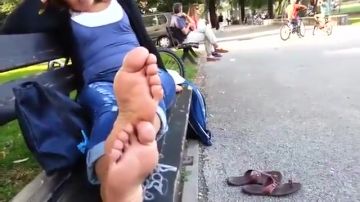 Les pieds d'une amateur en public