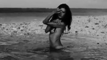 Alessandra Ambrosio walks around naked
