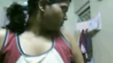 Ragazze indiane si mostrano in webcam